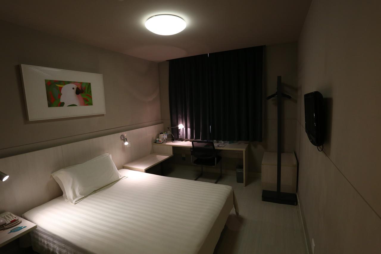 Magnolia Business Hotel Xining Railway Station Grand Cross Mojia Street Extérieur photo