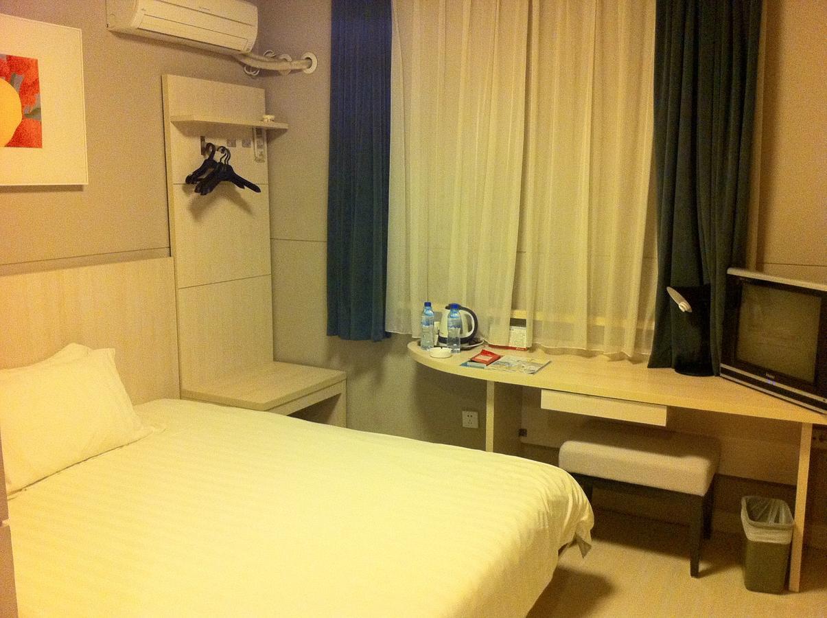 Magnolia Business Hotel Xining Railway Station Grand Cross Mojia Street Extérieur photo