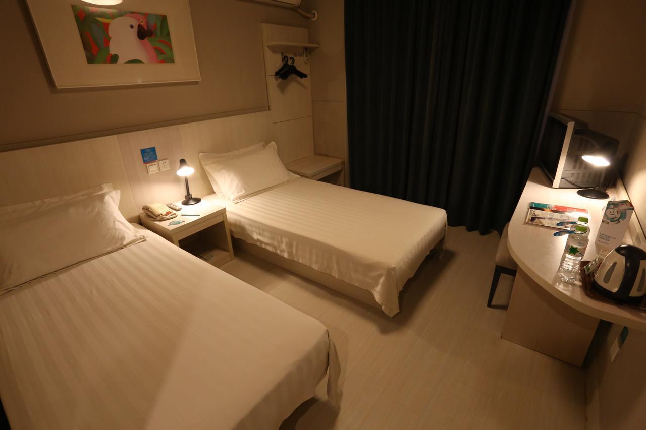 Magnolia Business Hotel Xining Railway Station Grand Cross Mojia Street Extérieur photo