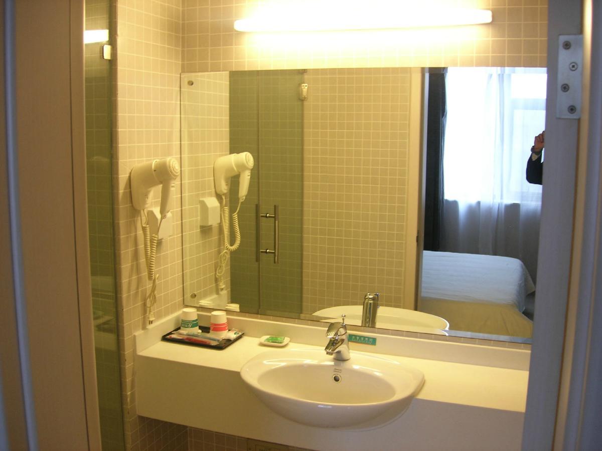 Magnolia Business Hotel Xining Railway Station Grand Cross Mojia Street Extérieur photo
