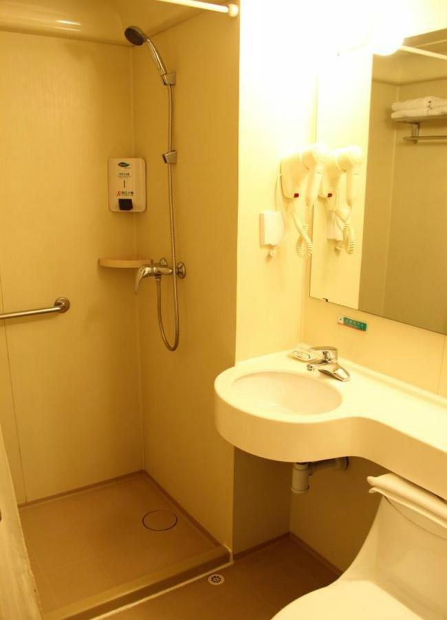 Magnolia Business Hotel Xining Railway Station Grand Cross Mojia Street Extérieur photo