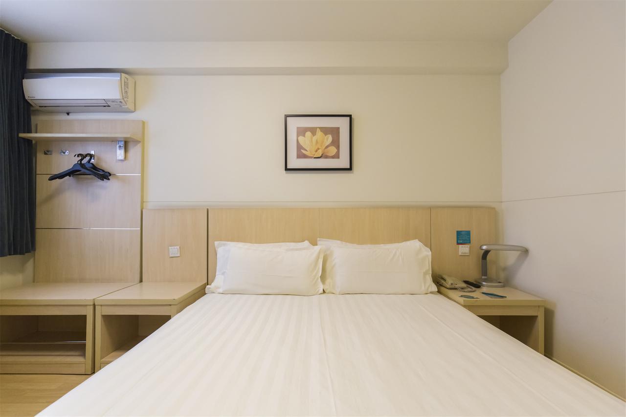 Magnolia Business Hotel Xining Railway Station Grand Cross Mojia Street Extérieur photo