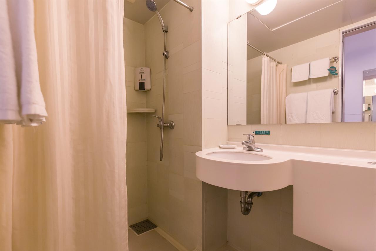 Magnolia Business Hotel Xining Railway Station Grand Cross Mojia Street Extérieur photo