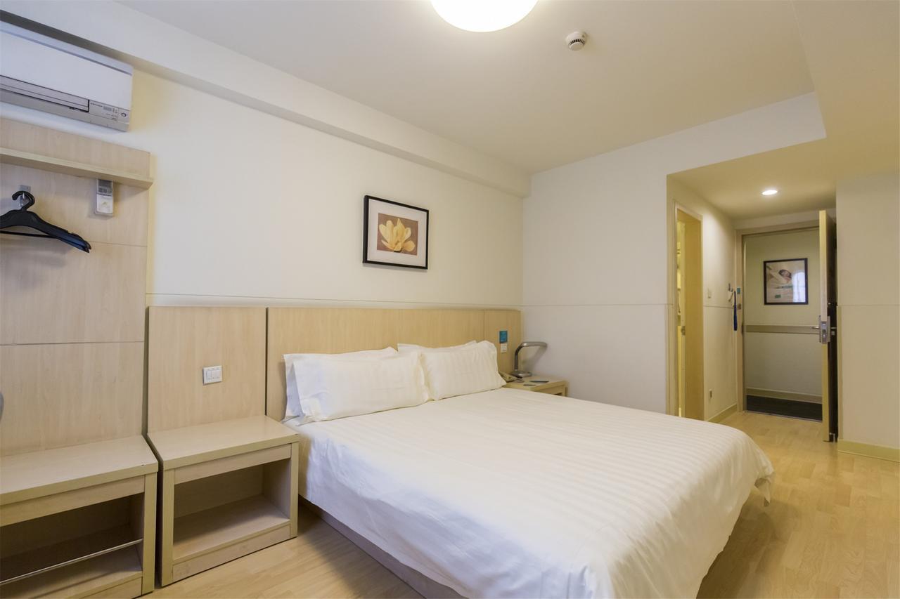 Magnolia Business Hotel Xining Railway Station Grand Cross Mojia Street Extérieur photo